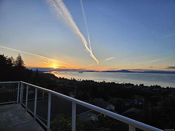 2nd image of 4975 Laguna Way