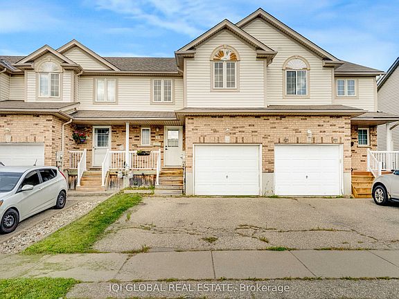 5th image of 94 N Foxglove Cres