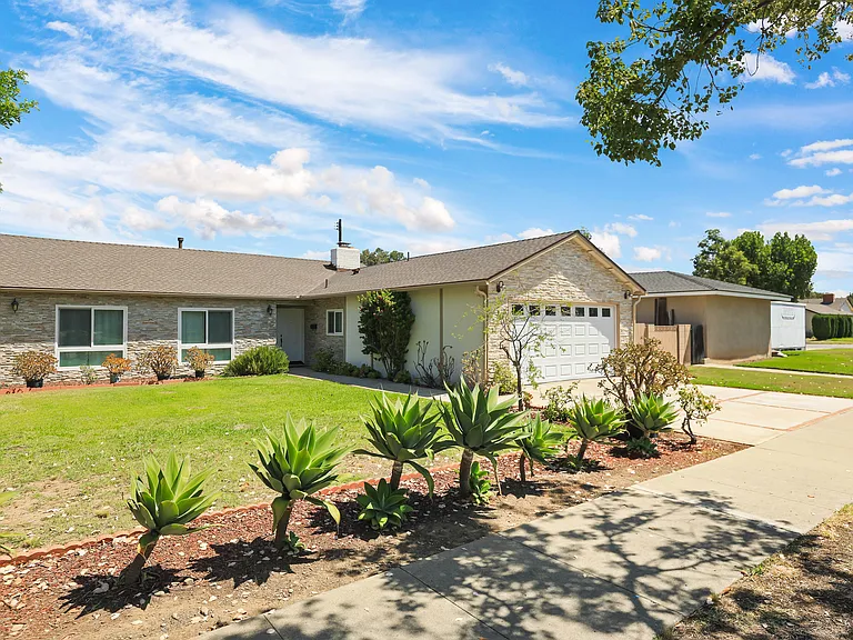 1403 E Chalynn Ave — Photo 2