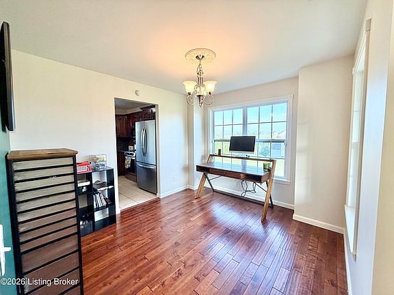 4th image of 91 W Delia Way