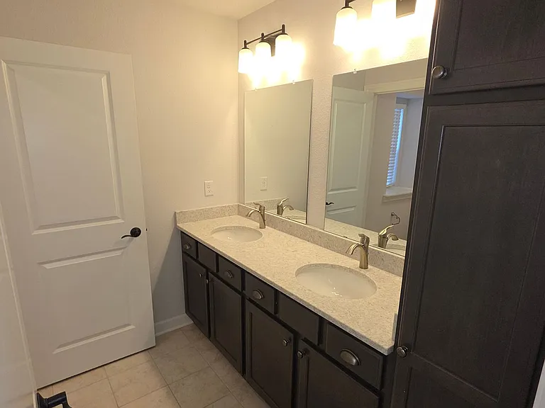 W239N3743 River Birch Ct — Photo 27