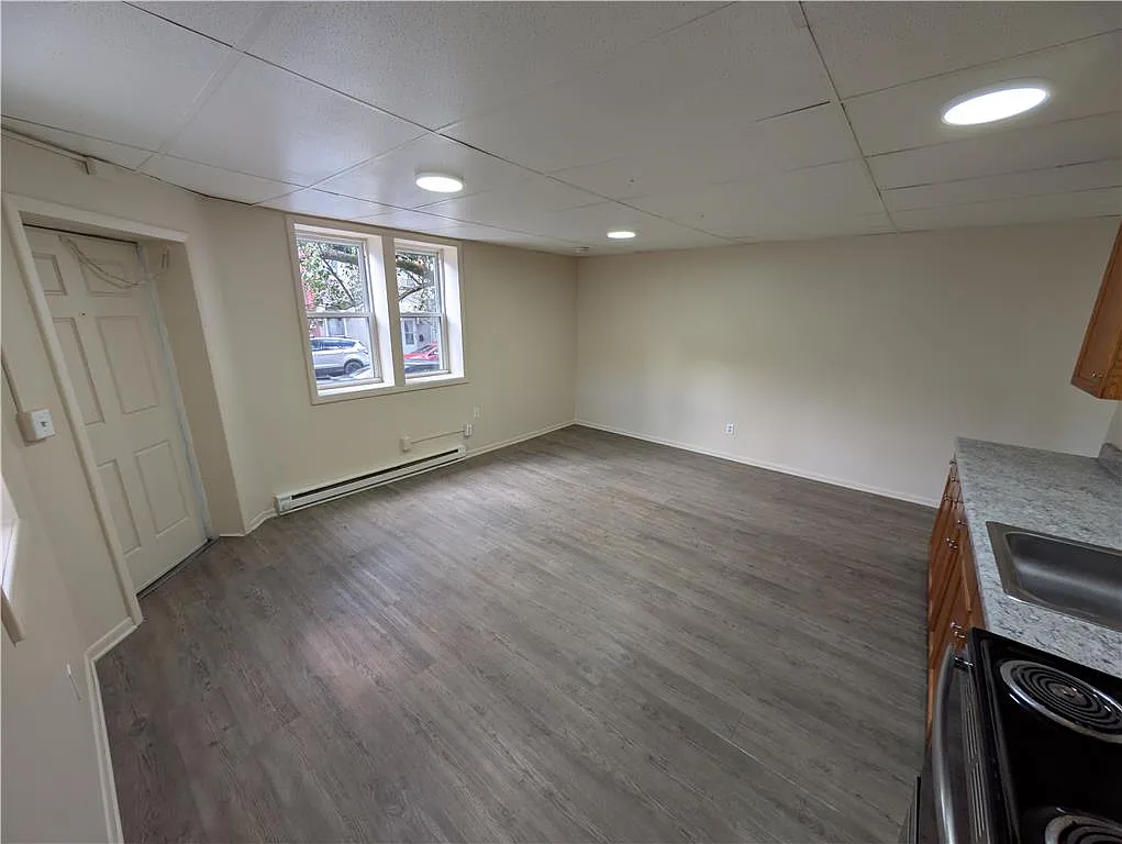2 bed, 1.0 bath, 700 sqft, $1,425 — Photo 3