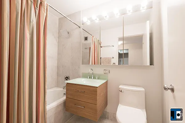 Sold by R New York | media 6