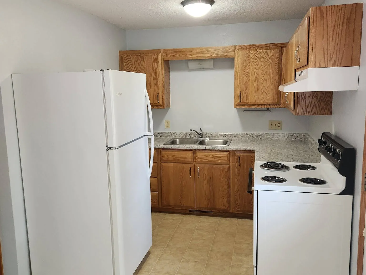 2 bed, 1.5 bath, $1,100 — Photo 3