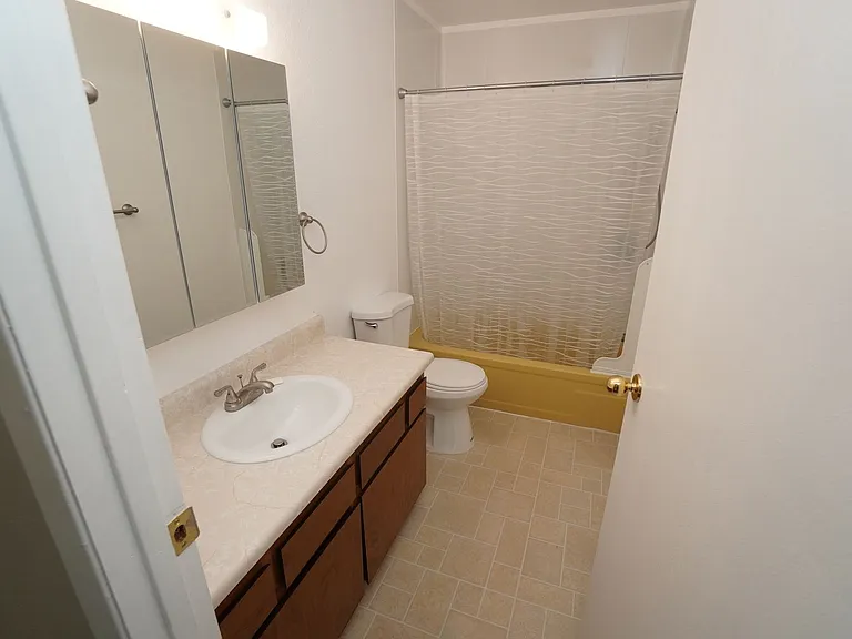 813 W 75th Ave — Photo 15