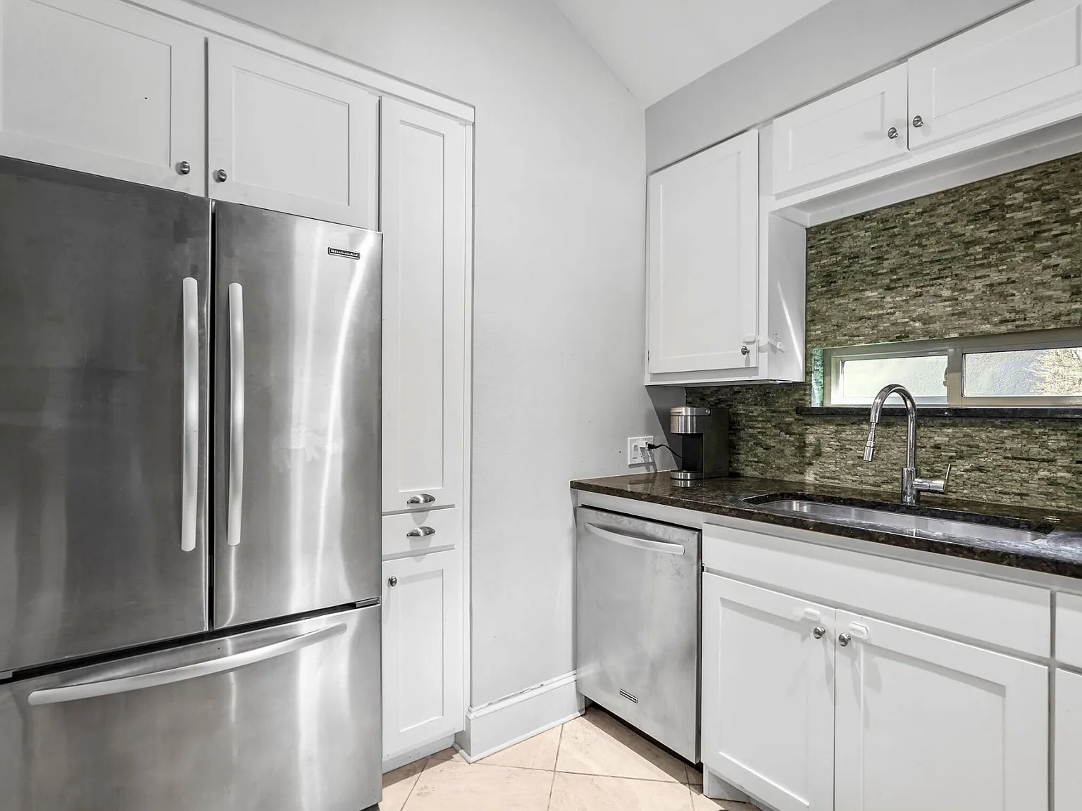 3 bed, 1744 sqft, $3,900 — Photo 4