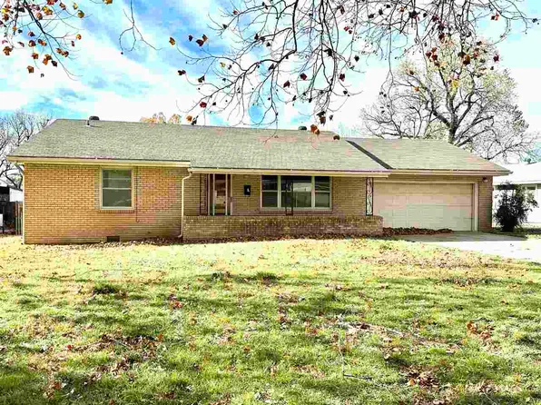 1804 N Woodland Rd, Ponca City, OK 74604