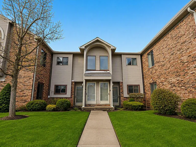 42713 Lilley Pointe Dr #213 — Photo 1