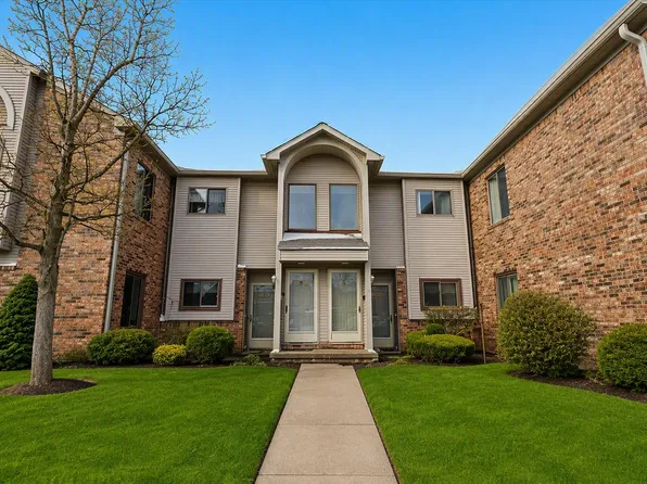 42714 Lilley Pointe Dr #213, Canton, MI 48187
