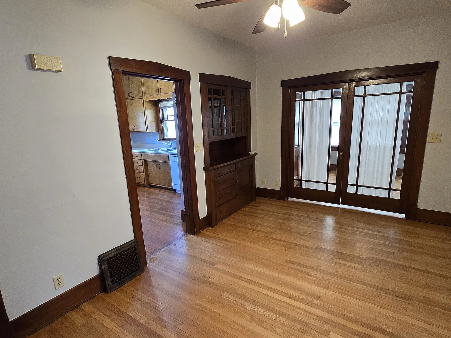 3 bed, 1260 sqft, $1,295 — Photo 3