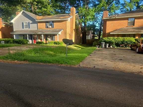 2nd image of 843 Woodbury Rd