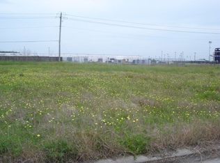 1400 S Bluebonnet Ln, Angleton, TX 77515