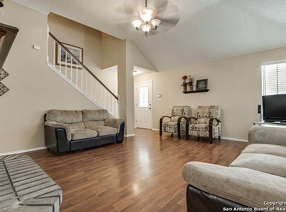 4th image of 1531 Saxonhill Dr