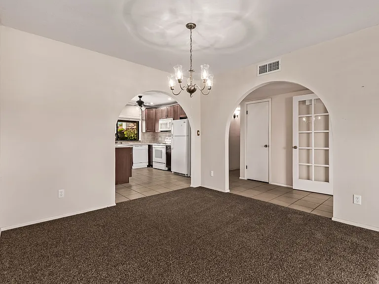2637 E Sierra St — Photo 8