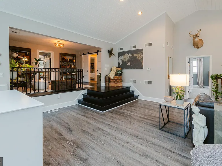 15841 York Rd — Photo 8