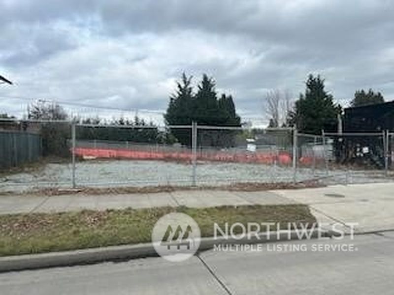 5th image of 326 -330 NW 85th Street