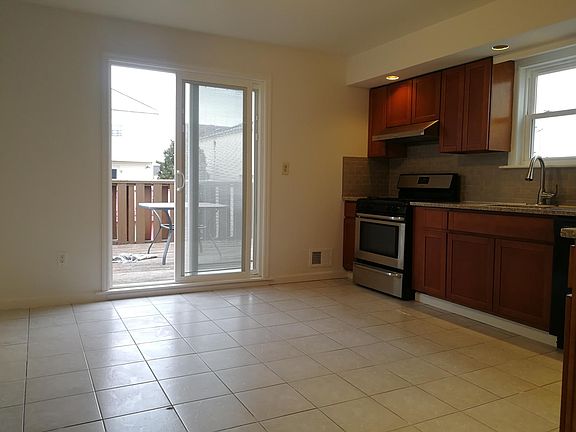 5th image of 236 Monahan Ave #2F