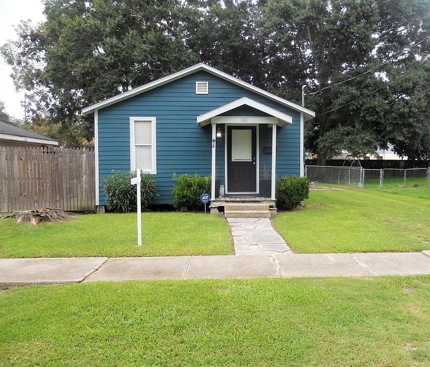 1st image of 805 Live Oak St