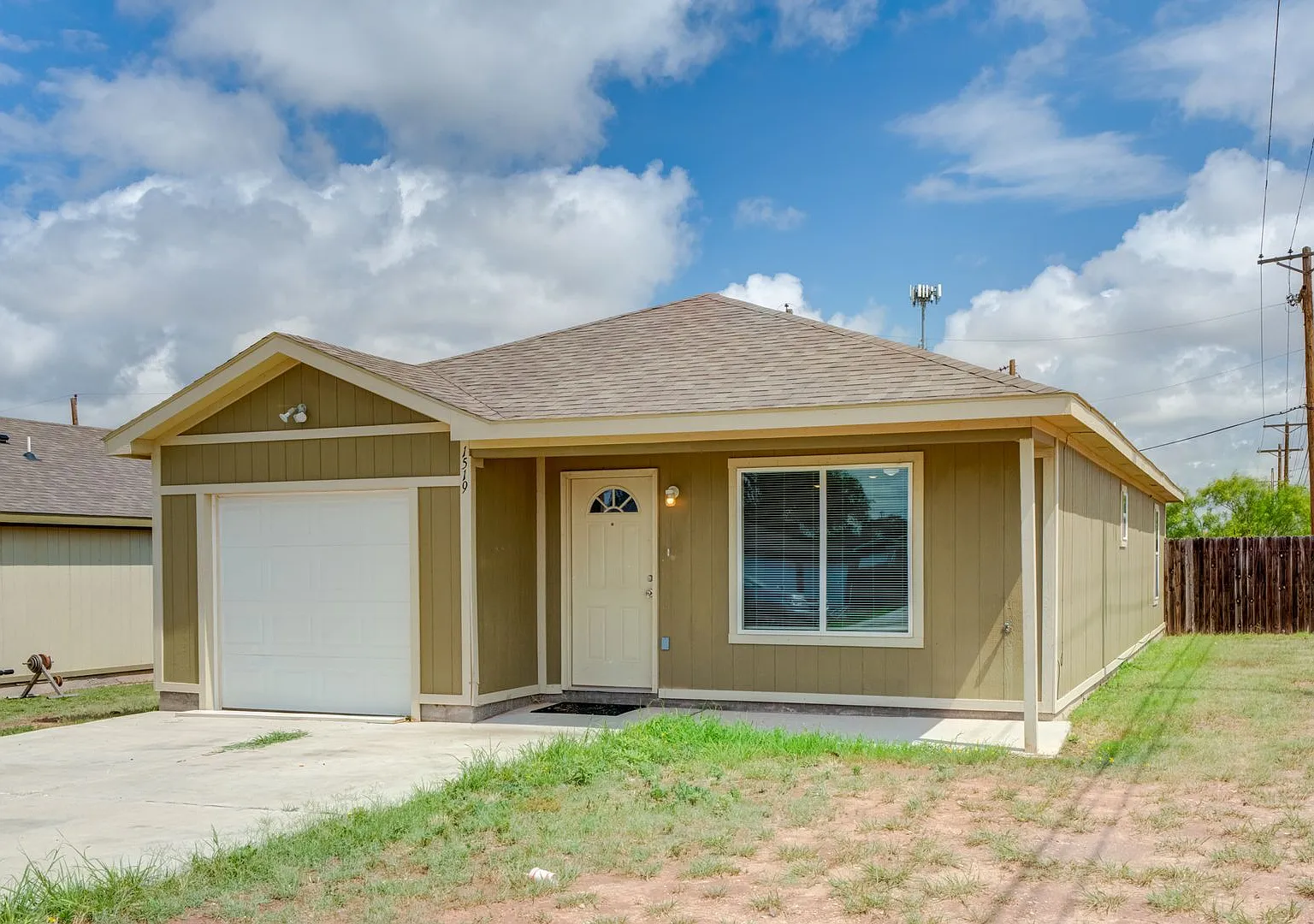 Cozy 3 bedroom Home — Photo 1