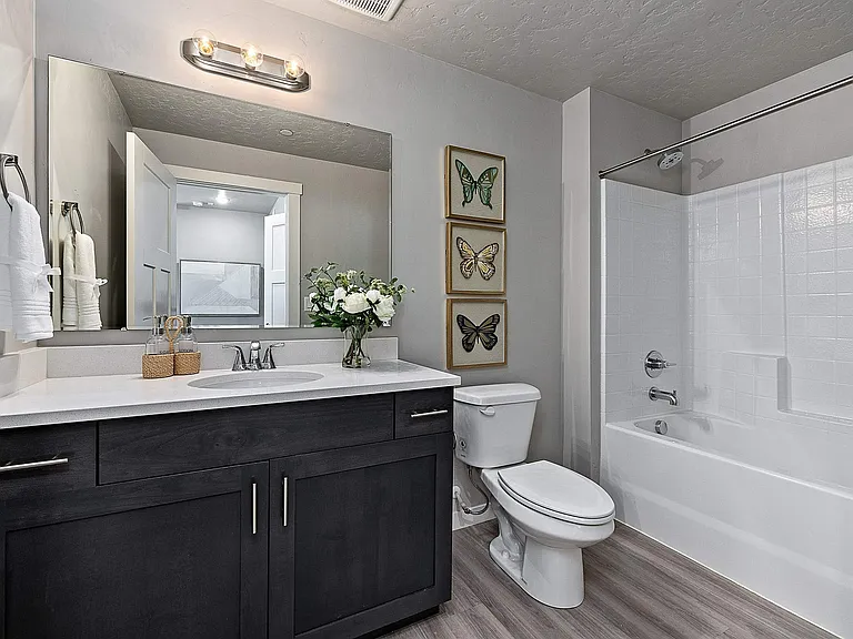 Latitude 40 Two Bedroom With Garage