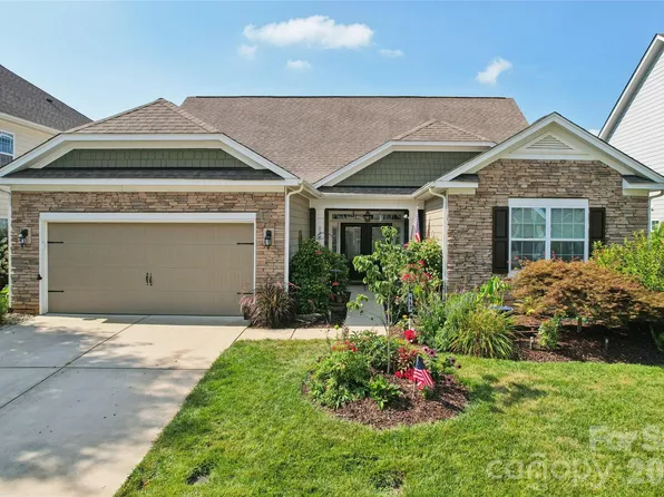 123 Tomahawk Dr, Mooresville, NC 28117