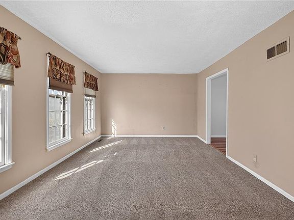 5th image of 12326 Pinehurst Dr