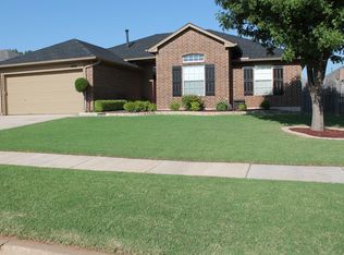 404 Morningside Dr, Yukon, OK 73099
