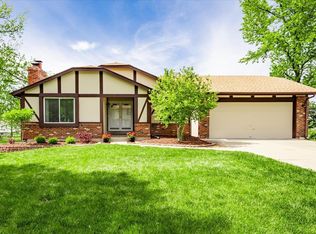 11851 McKelvey Gardens Dr, Maryland Heights, MO