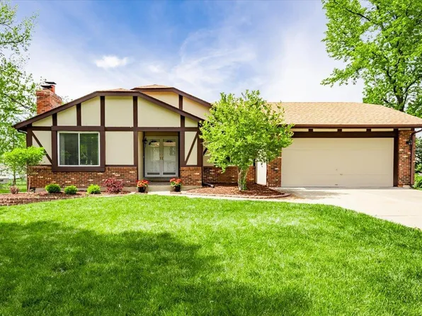 11851 McKelvey Gardens Dr, Maryland Heights, MO 63043