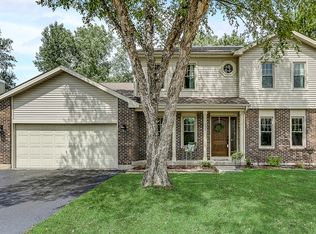 1355 Loch Lomond Dr, Crystal Lake, IL 60014