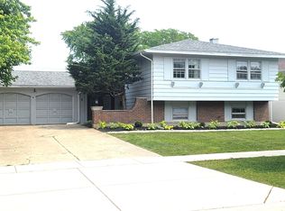 1360 Devonshire Ln, Hoffman Estates, IL 60169