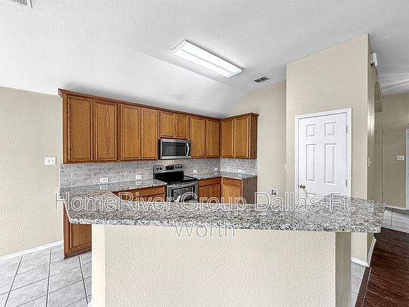 4th image of 6101 Deer Run Dr
