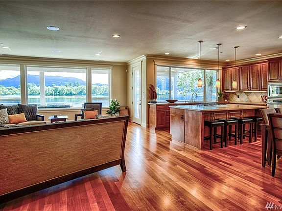 3rd image of 4285 E Lake Sammamish Shore Ln SE