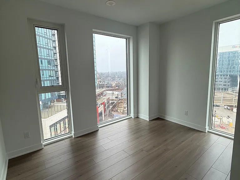 25 Wellington St S #810 — Photo 10