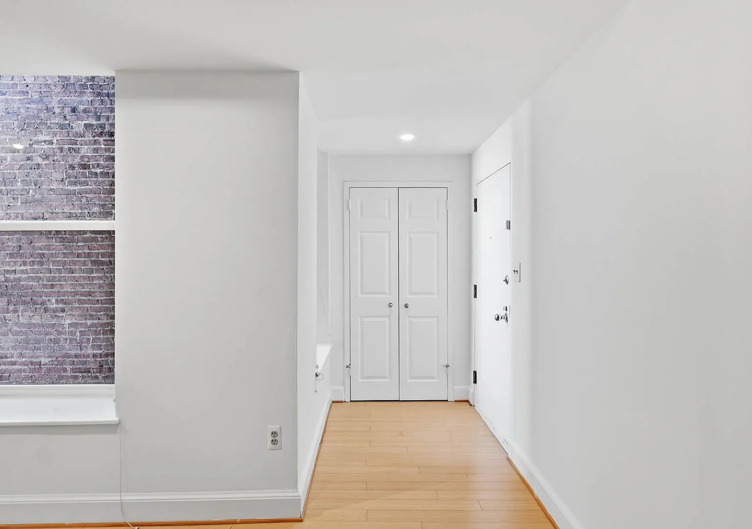 Logan Circle Condo | 1 Bed | 1 Bath | 750 Sf — Photo 1