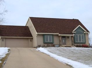 W2530 Indianhead Ln, Elkhorn, WI 53121