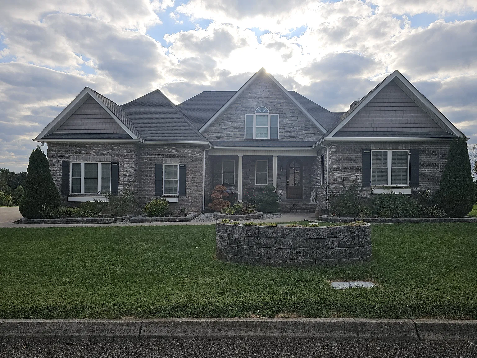 4 bed, 3.5 bath, 2885 sqft, $3,200 — Photo 1