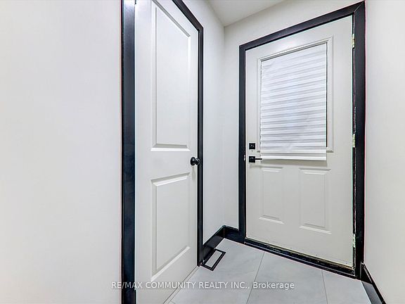 3rd image of 25 George St