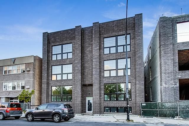 1st image of 5824 N Lincoln Ave #1A