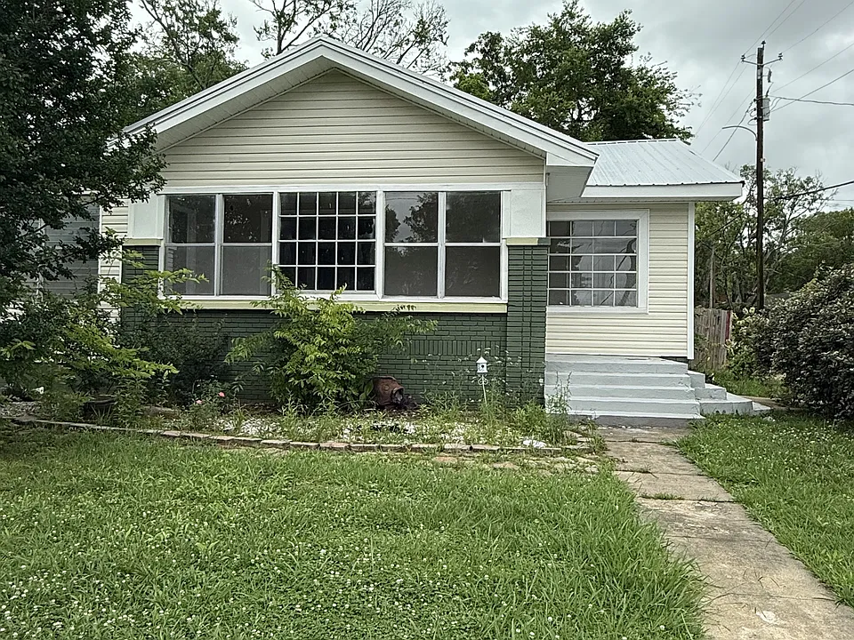 1645 Woodland Ave SW