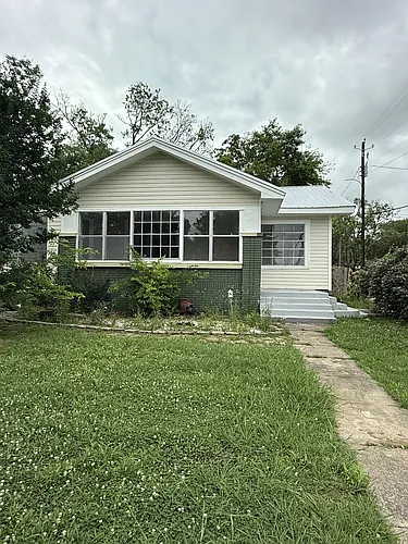 1645 Woodland Ave SW Photo 1
