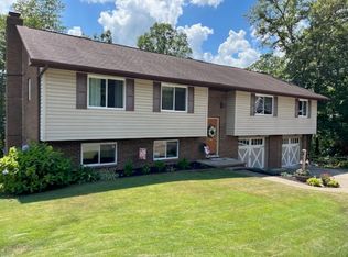 2224 Avinell Dr, Milton, WV 25541