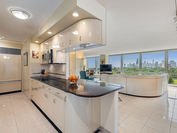 5th image of 330 W Diversey Pkwy APT 1107
