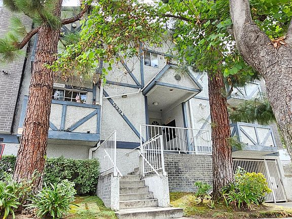 2nd image of 5552 Carpenter Ave #B205