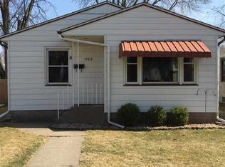 1908 32nd St, Moline, IL 61265