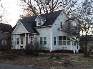 210 W Douglas St, Fairfield, IL 62837