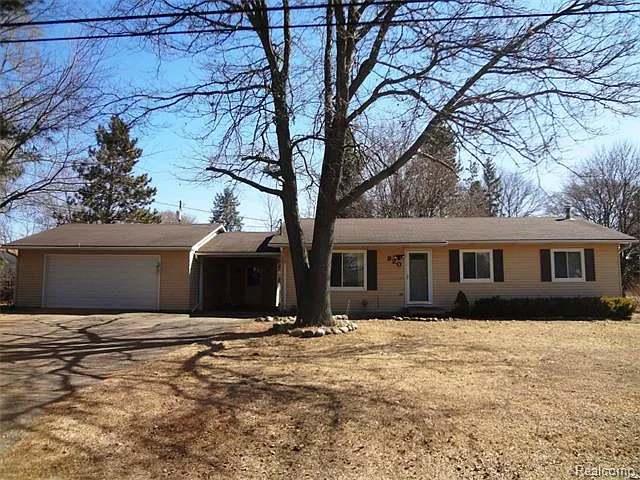 320 Mann St photo 1