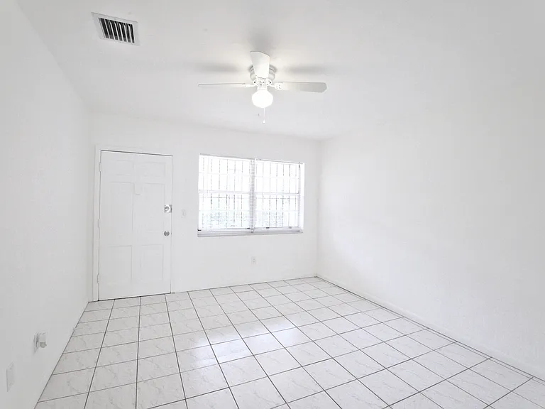 1570 NW 2nd St — Photo 12