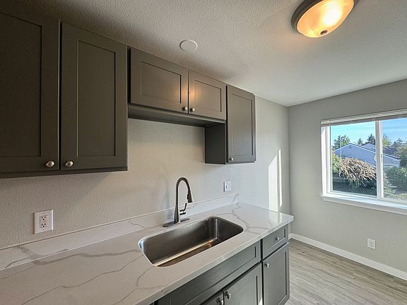 5th image of 4849 Yakima Ave #4