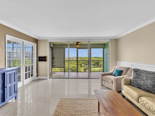 605 OAKS Drive #810, Pompano Beach, FL 33069